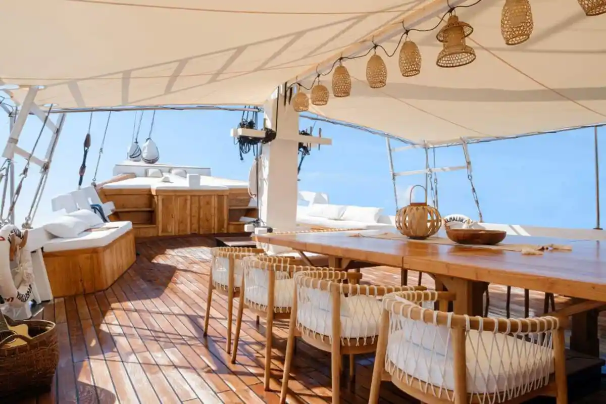 Outdoor Dining Area & Chill Space
