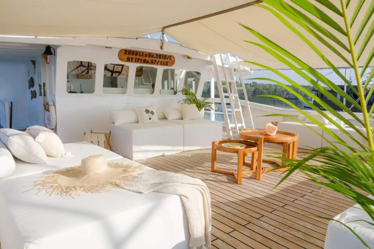 Lounge & Outdoor Cinema
