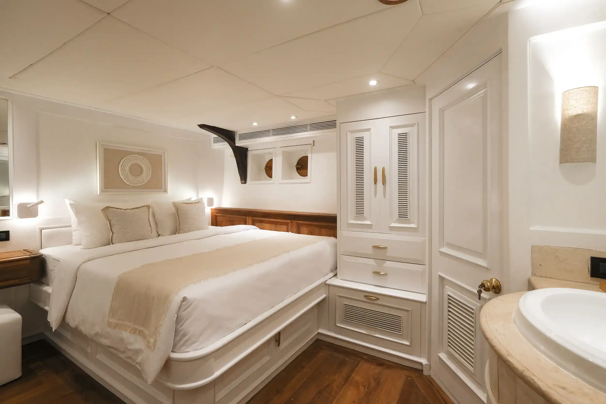 Double Cabin