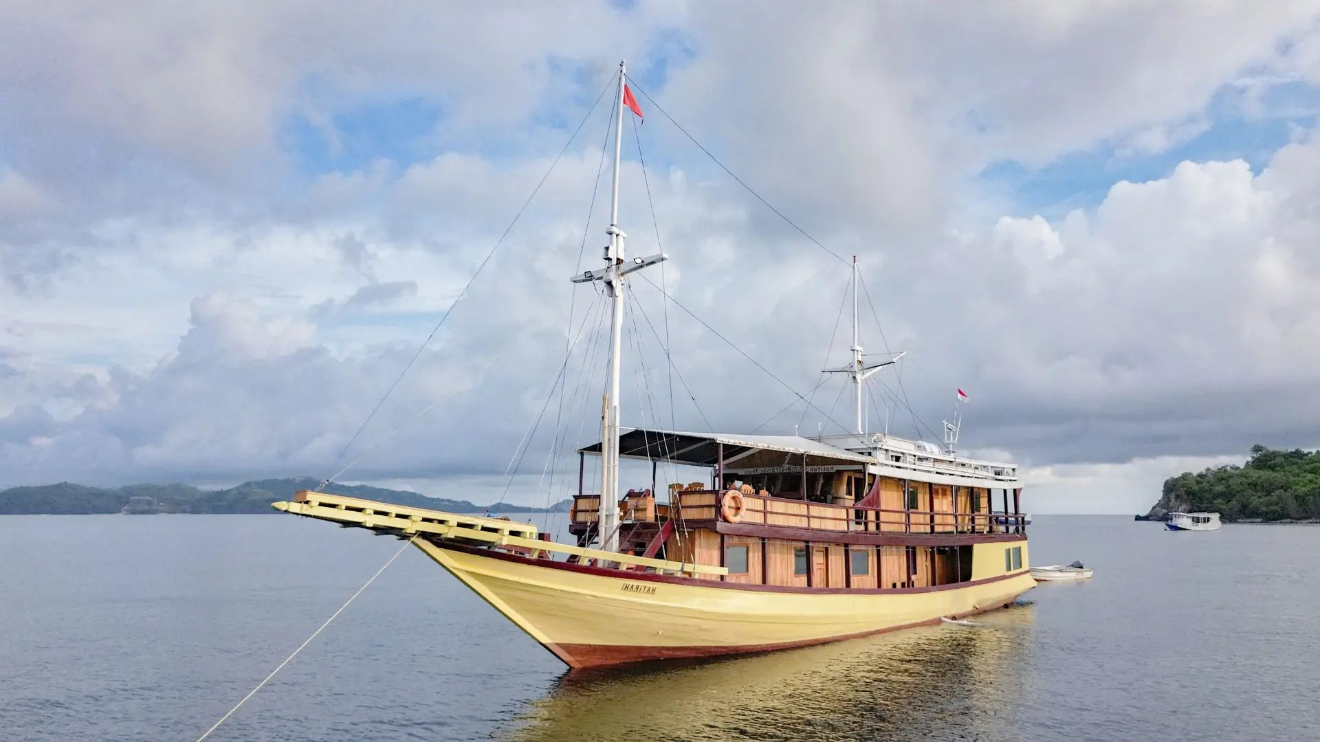 Hatira Hela Phinis Exterior Cover