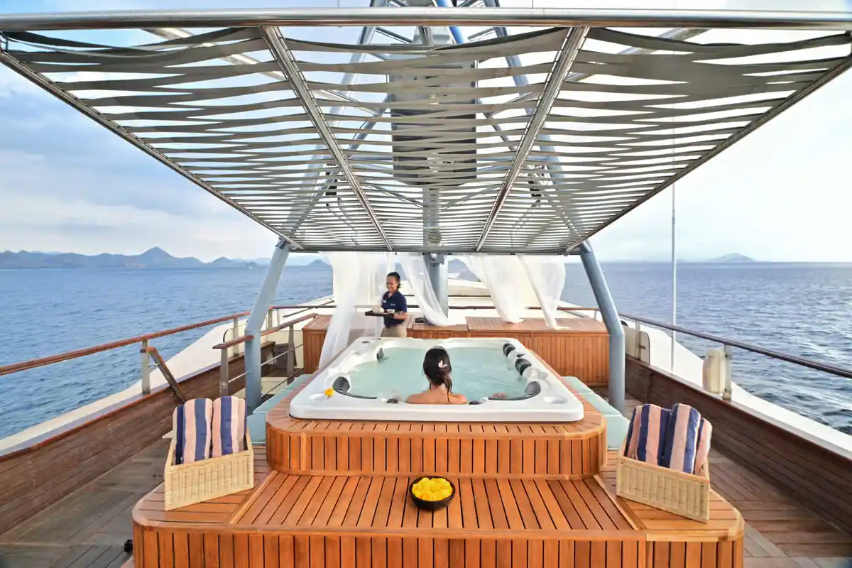 Monkey Island Jacuzzi
