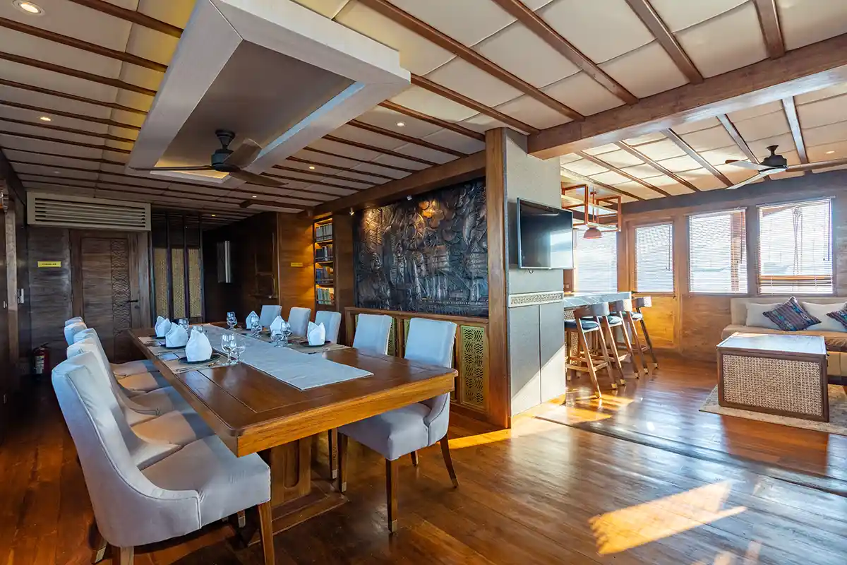 Gadjah Mada Lounge & Dining Area