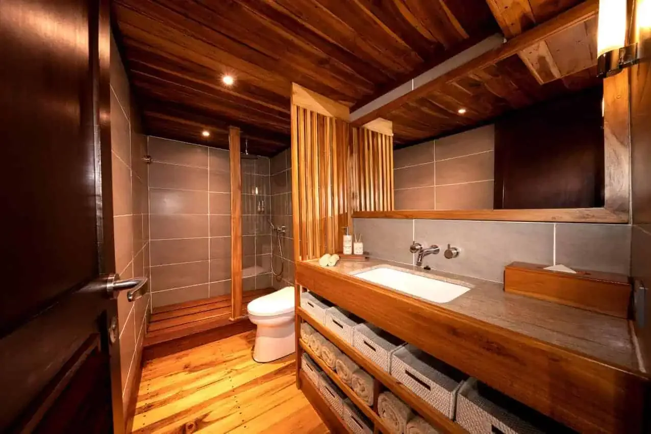 Coralia master cabin bathroom