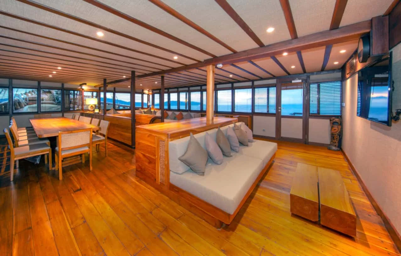 Coralia Liveaboard restaurant