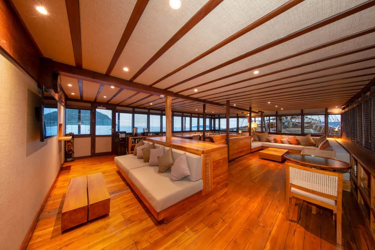 Coralia Liveaboard indoor lounge and TV area