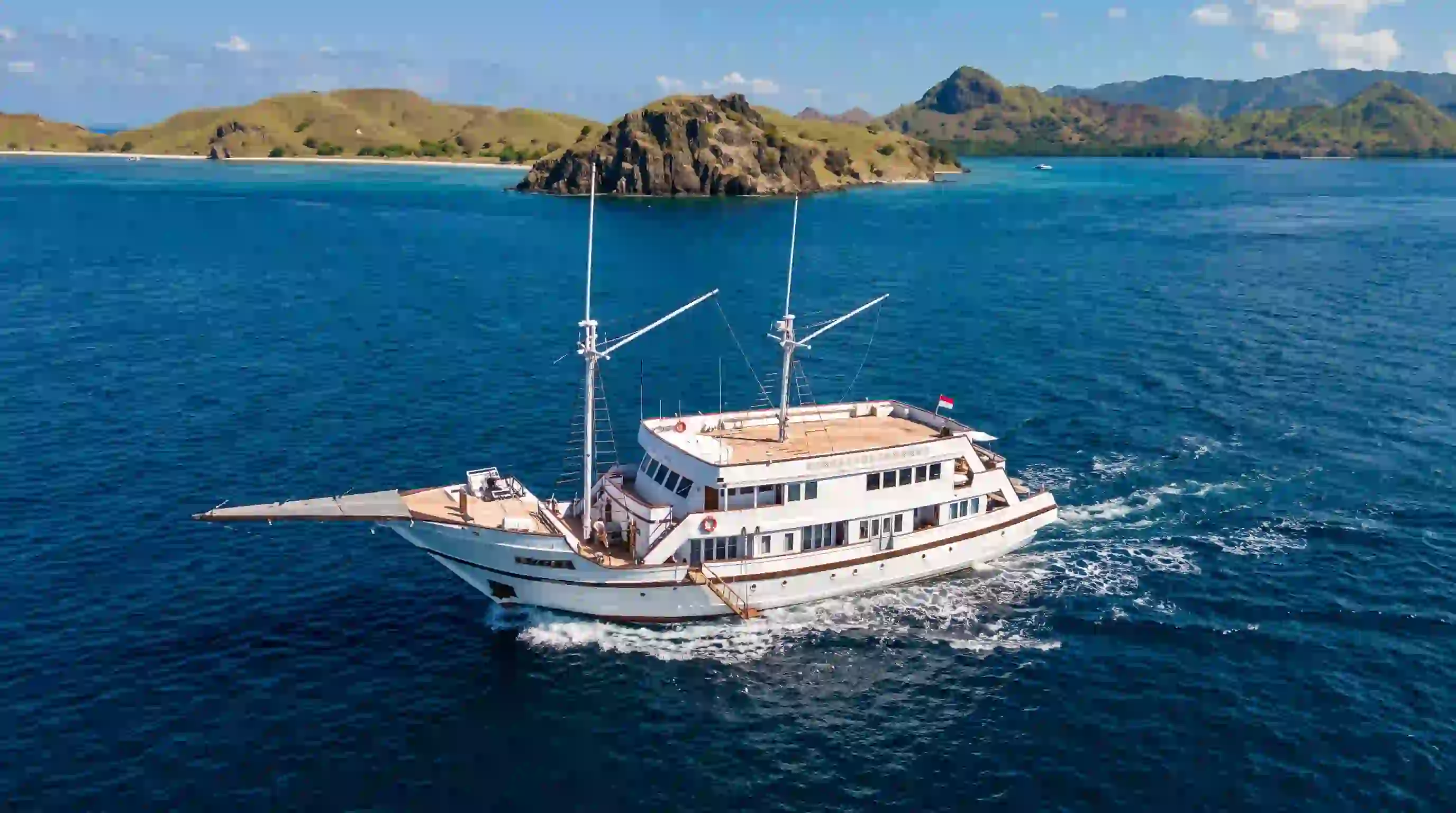 Lasha Cruise Phinisi Exterior