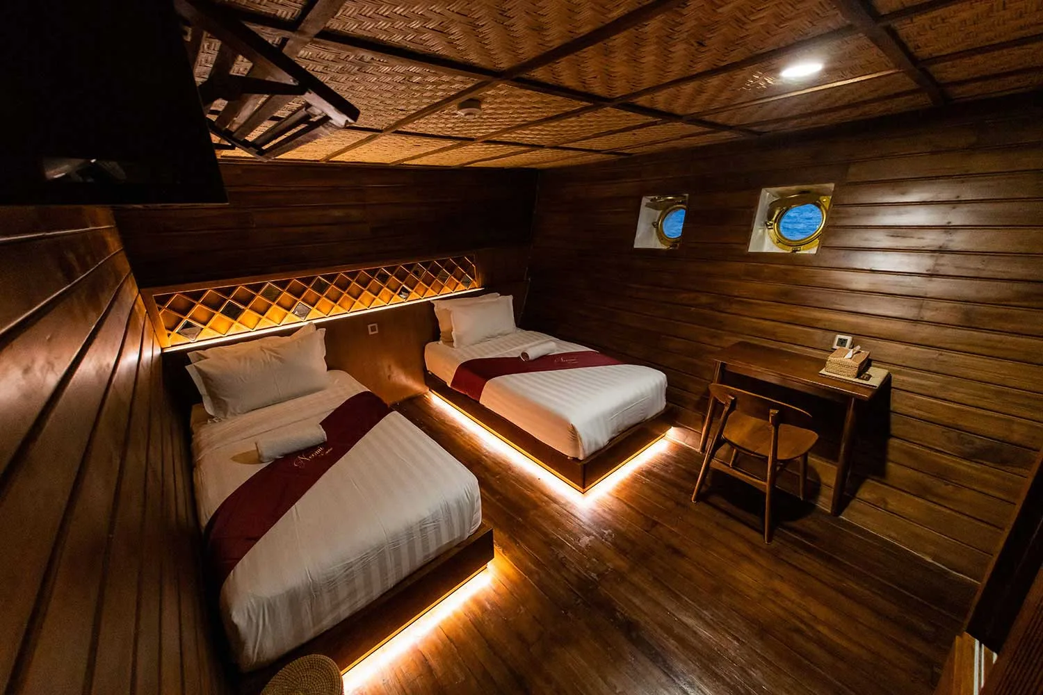 Neomi Cruise lower deck twin bed cabin