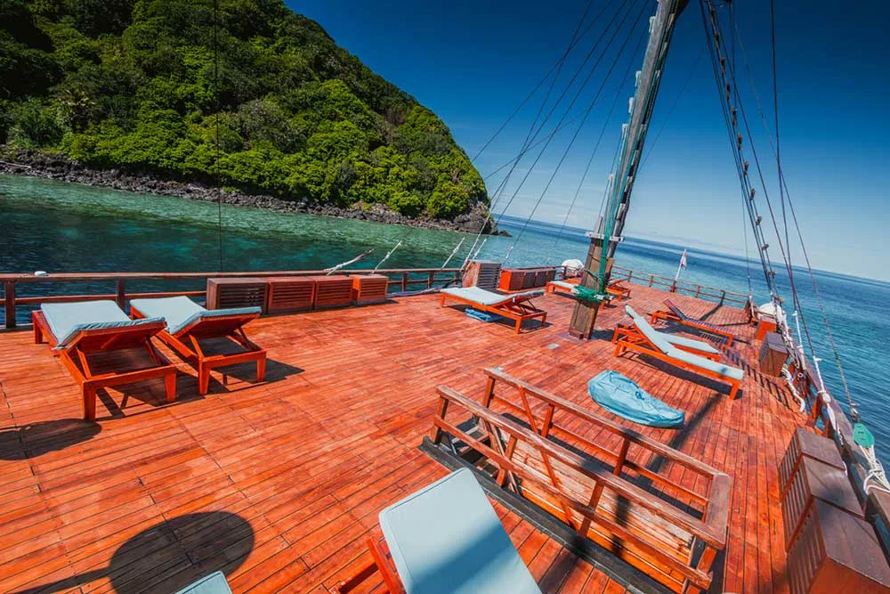 Neomi Cruise sun deck