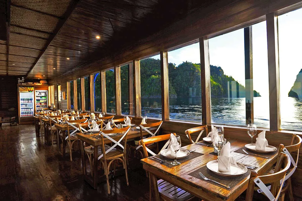 Neomi Cruise dining area