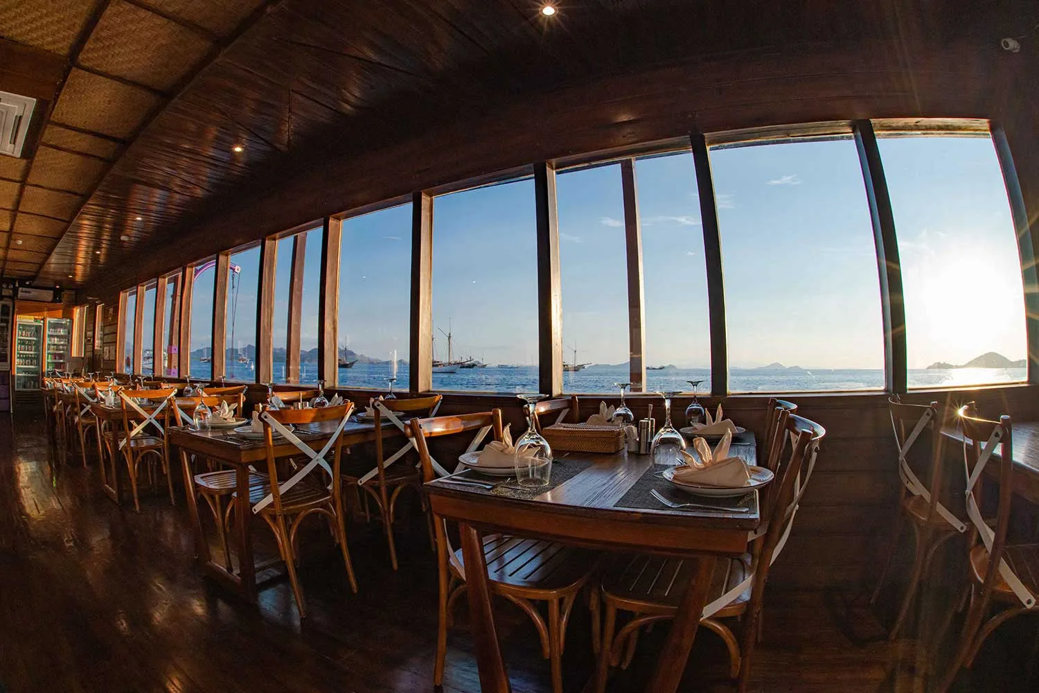 Neomi Cruise air-conditioned dining room