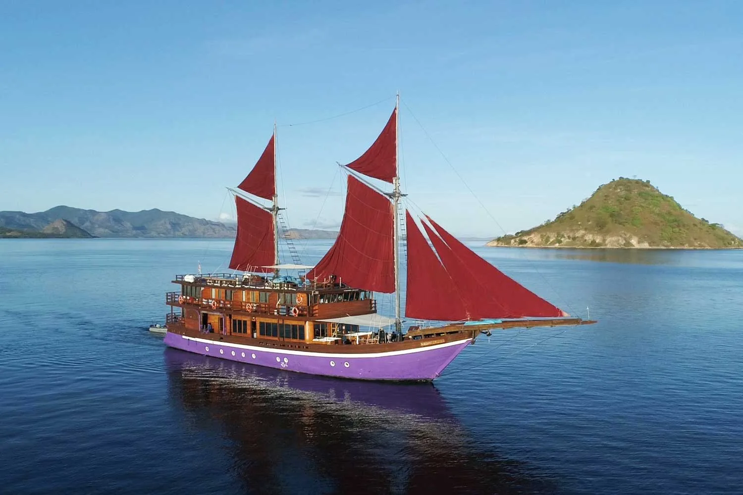 Neomi — Phinisi Buginese Schooner available for charter in Raja Ampat