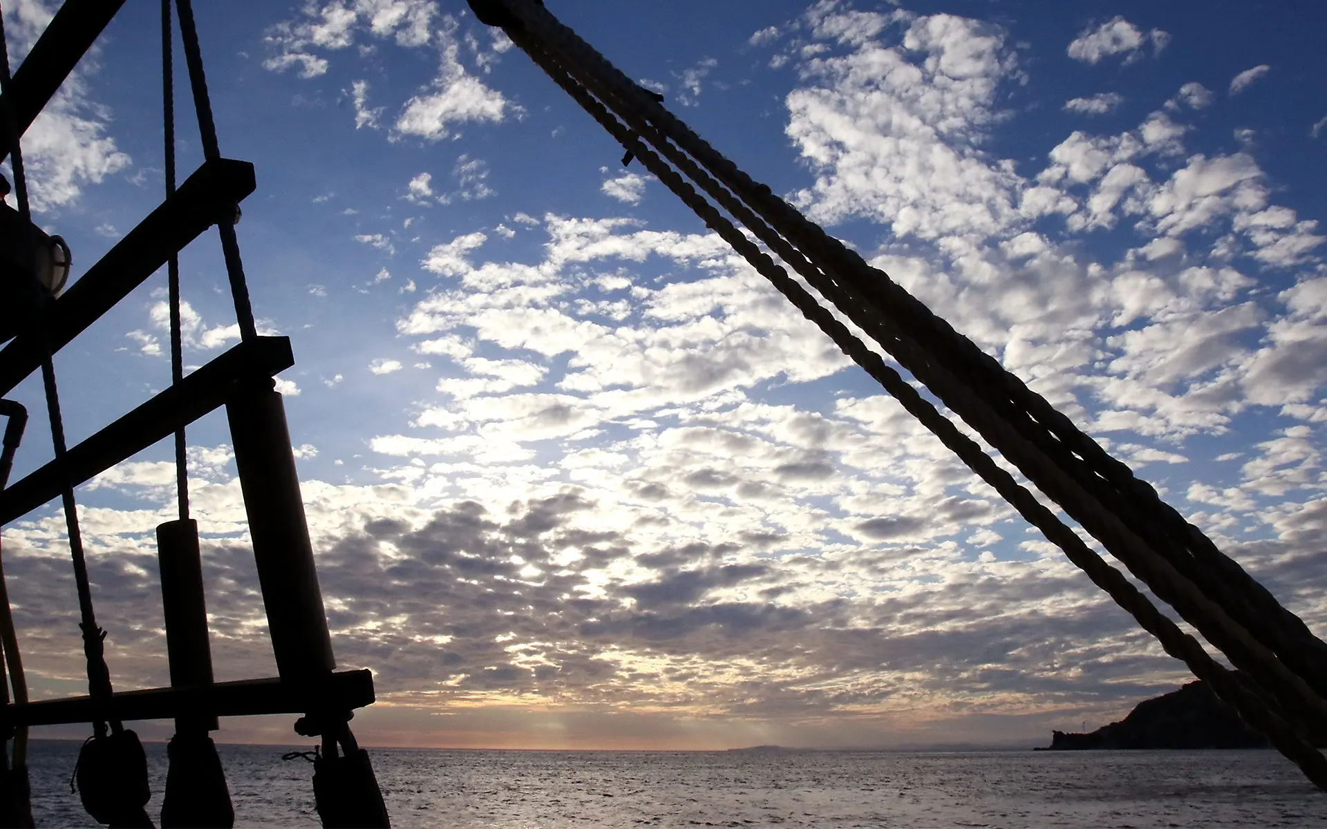 Tiare Liveaboard Rigging Silhouette | Indonesia Juara Trip